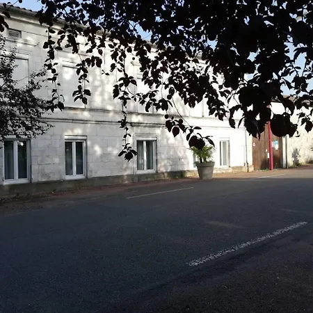 Le Domaine Du Preau Guest house