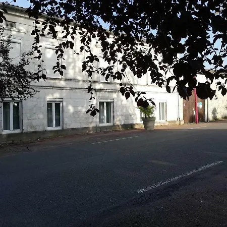 Le Domaine Du Preau Guest house